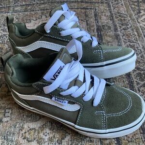 Vans Filmore Sneaker in Olive-Like New